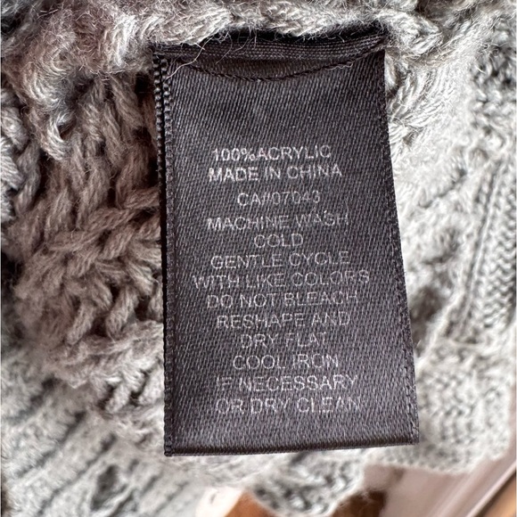 Moon & Madison Open Knit Poncho Top XS Sage Green Chunky Boho Cropped Sweater - Picture 7 of 9